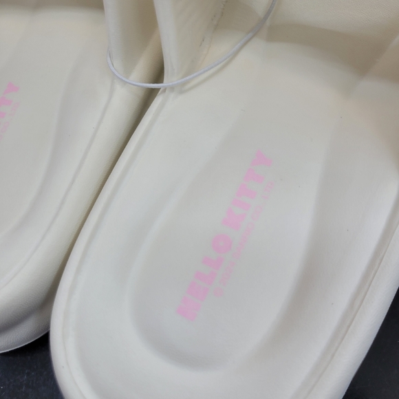 Brand New Sanrio Hello Kitty Big Charm Slippers US 7.5 - Picture 6 of 9